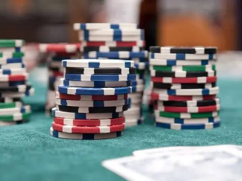 Maîtriser les joueurs agressifs au poker