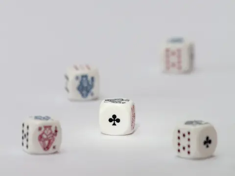 Maîtriser les probabilités et statistiques poker