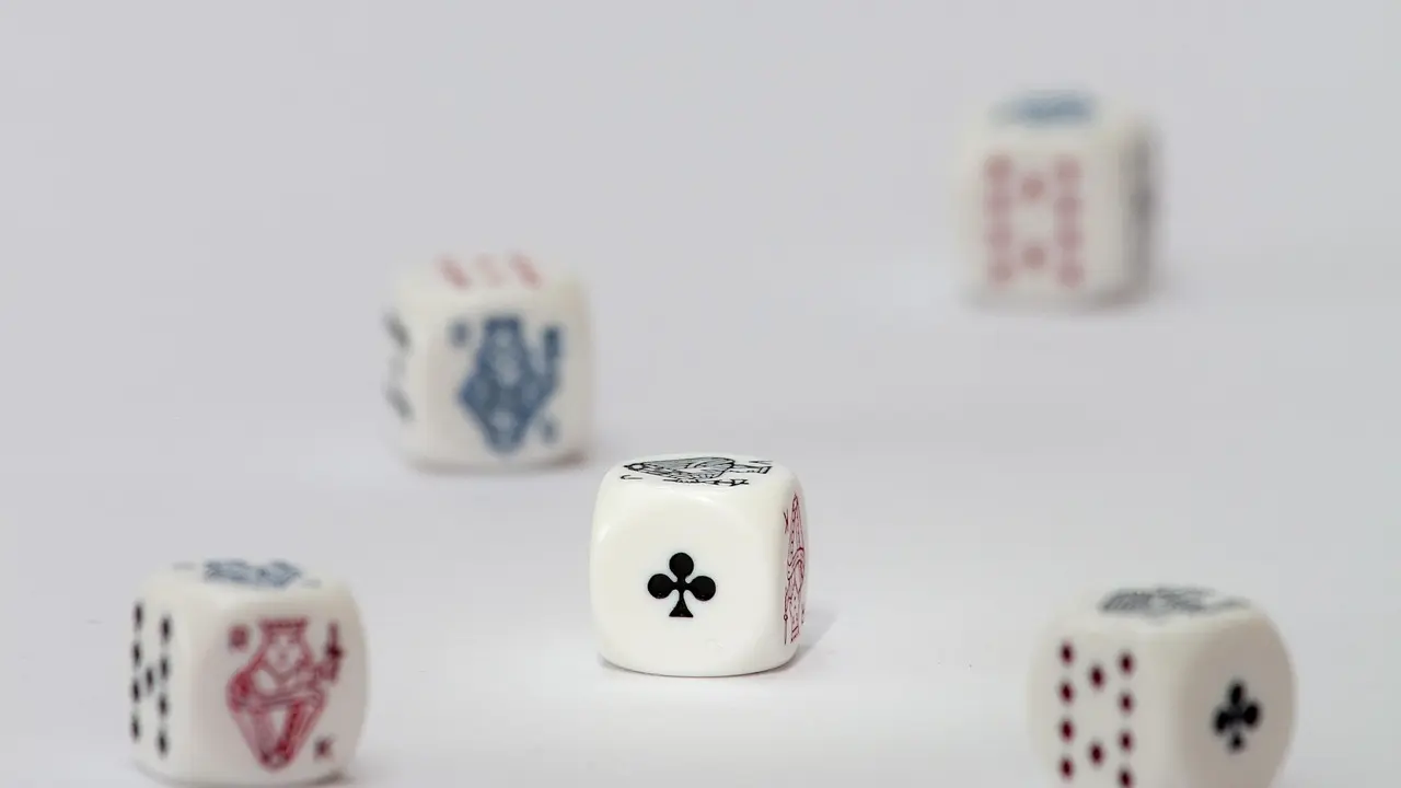 Maîtriser les probabilités et statistiques poker
