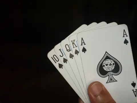 Comparaison poker en ligne et live
