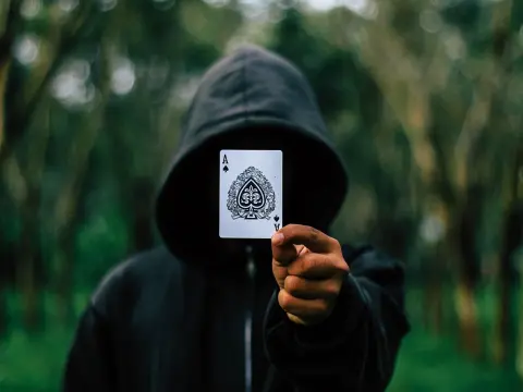 Analyser une main de poker efficacement