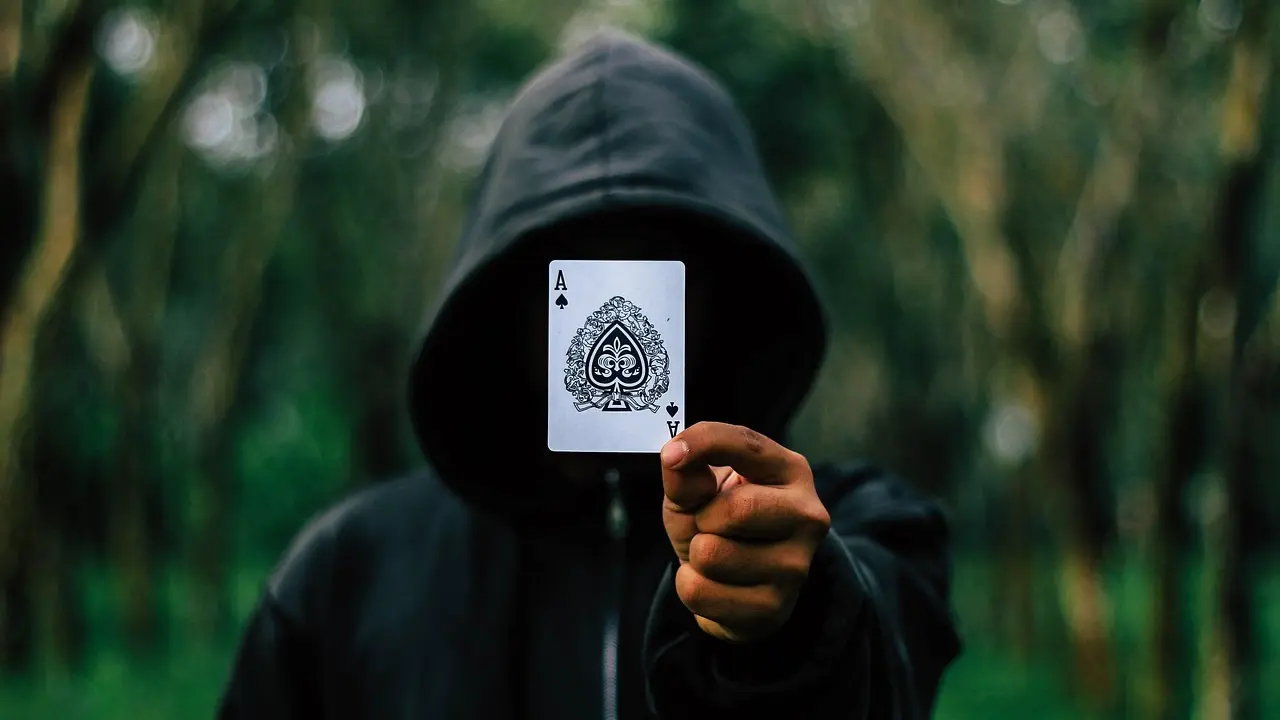 Analyser une main de poker efficacement