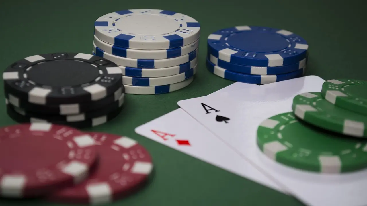 Stratégies poker : maximisez gains préflop/postflop