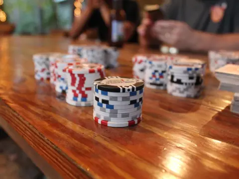 Probabilités au poker : calculs et stratégies