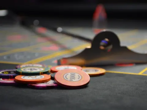 **TOP 10 Techniques pour Parfaire le Bluff**