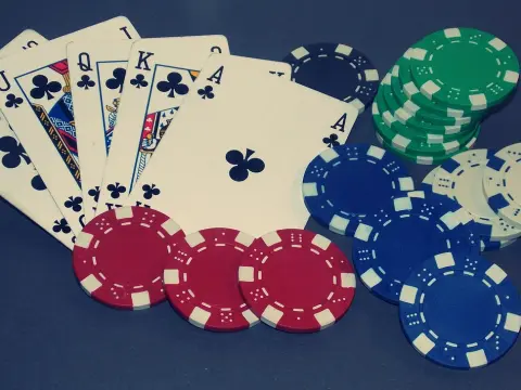 **Décryptez le langage corporel au poker**